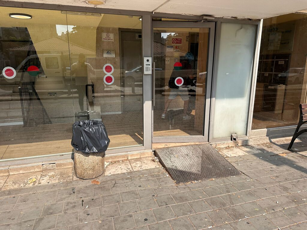 כניסה ויציאה מותאמות נגישות